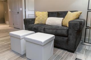 Stylish Chic Home - King Bed - Free Parking & Netflix - Fast Wi-Fi - Long Stays Welcome - Edmonton - 1