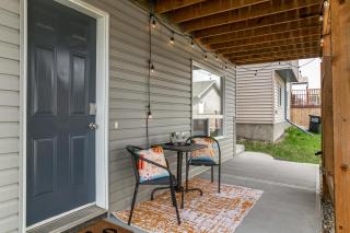 Stylish Chic Home - King Bed - Free Parking & Netflix - Fast Wi-Fi - Long Stays Welcome - Edmonton - 3