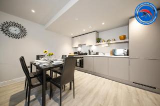 2-Bed Apartment, Cinema & Gym, Sleeps 6 - 7