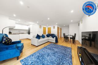 50 PERCENT OFF- LONG STAYS - City Centre - Perfect for Relocations, Business, Families and Leisure! Book today at Premium Executive Serviced Apartments- 2 Bed Apt - Arden Gate, Free Wi-Fi - 1