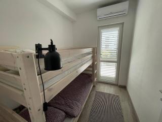 Two bedroom -Terrace- Parking- Walk to Beach - 1