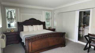 Lowell Inn - 4
