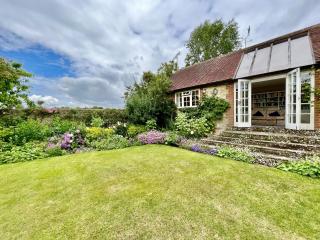 Library Cottage by inspirestays-com - Thakeham - 9