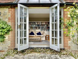 Library Cottage by inspirestays-com - Thakeham - 5