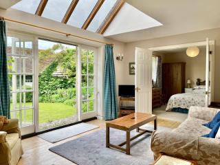Library Cottage by inspirestays-com - Thakeham - 3