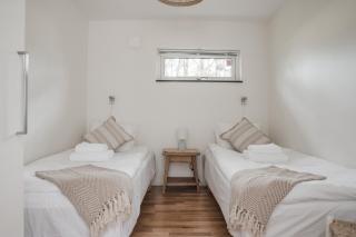 Sun-filled five bedroom family home near beach - Borrby - 7