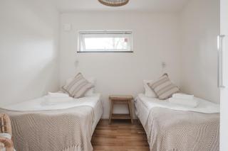Sun-filled five bedroom family home near beach - Borrby - 8