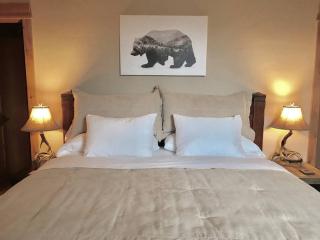 Cabin in the Heart of Town - Big Sky - 2