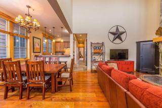 Cabin in the Heart of Town - Big Sky - 5