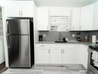 Bike to Beach-Spacious With Patio BBQ & Game Room (Pet-Friendly) - 3