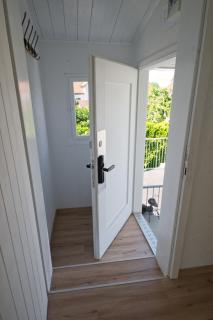 Lake Getaway Apartment with Private entrance, right on the Lake Constance cycle path, barbecue area, free wifi, Netflix and free bikes - 6