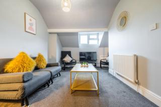 Sheffield Contractors and MONTHLY Stays 3BR 3 Bath house Managed by Chique Properties Ltd - 9