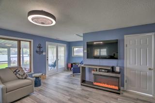 Lake Erie Waterfront Home with Sunroom and Yard! - Erie - 0