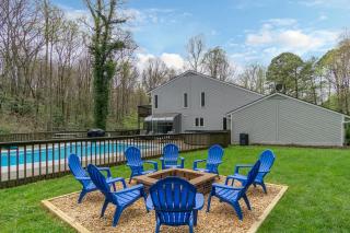 Secluded oasis in Asheville! GAME room MOVIE theater HOT tub - 20 min to Biltmore! - Fairview - 8