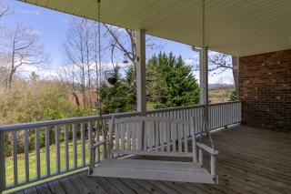 Hot Tub and Mountain Views just 15 min to Downtown Asheville! - Leicester - 1