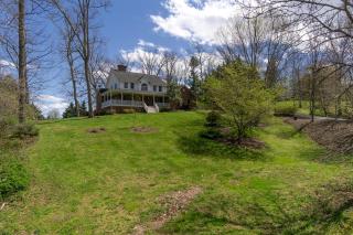 Hot Tub and Mountain Views just 15 min to Downtown Asheville! - Leicester - 4