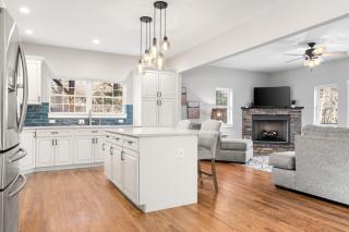 Secluded Luxury Home with Pool and Hot Tub in ASHEVILLE 15 min to Downtown - Asheville - 1