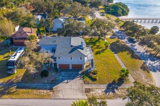 Breathtaking Waterfront Crystal Beach Getaway! - Palm Harbor - 5