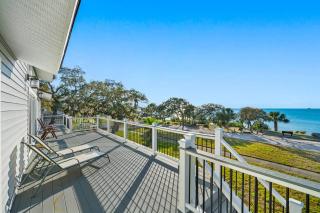 Breathtaking Waterfront Crystal Beach Getaway! - Palm Harbor - 1