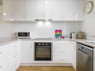 61 Myack Street - Modern 4BR Home in Berridale l WiFi l Aircon - Berridale - 7