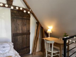 Maison de charme 18e siècle avec jardin, parking et modernité – proche de Vichy et Charroux - FR-1-489-393 - 4