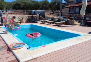 Beach house Hela - resort & tavern BAIN, free transport, pool, Island of Žut - Kornati - Pristanišće - 2