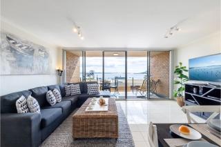 The Crest 7 6-8 Tomaree RD Stunning unit with Spectacular Water Views - 2