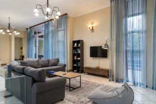 Red Victorian Mansion - 3