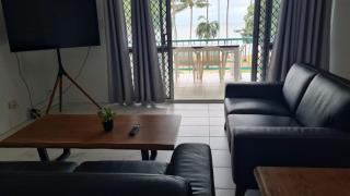 Emthree Seaside Apartments - Townsville - 1