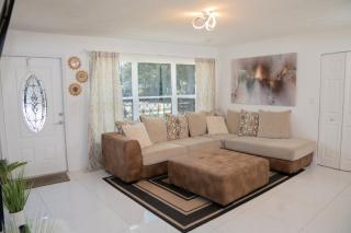 Light & Cozy House in Pompano Beach - BBQ, Patio, Parking - Pompano Beach - 9