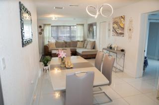 Light & Cozy House in Pompano Beach - BBQ, Patio, Parking - Pompano Beach - 4