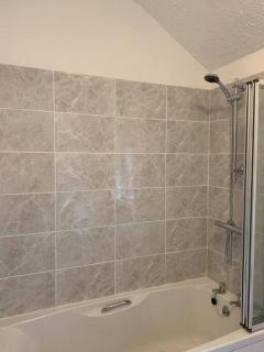 Comfortable 2 bedroom Apartment 7 Minute Walk to Train Station - 4