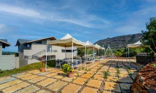 Vee Resort- The Suites of Royals - 2