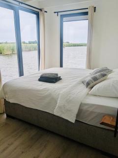 Surla luxury sailing Houseboat Splendid at Marina Monnickendam - Monnickendam - 2
