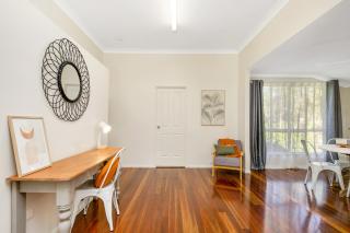 Hughes Hideaway - 2BR Cottage on 1 Acre w Air Con, King Beds - Yeppoon - 6
