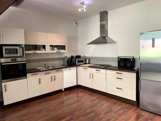 La Liberté, Loft 90 m2 rénové centre-ville, terrasse amenagee, jeux & parking - 8