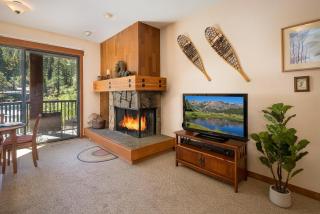 Free Ski Shuttle, Riverfront Condo, Comm. Hot Tub! - Alpine Meadows - 2