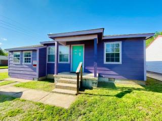 QUICK 1 mile to Ft Sill! Wizard Cottage sleeps 5 adults & Pets Welcome! - Lawton - 0