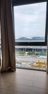 High-Rise Apartment Condo near NAIA Terminal 3 with a Perfect Airport Front-View - 9