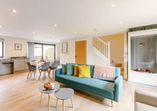 Fully Accessible-Disabled Adapted-Hot Tub-Pets - Alcester - 0