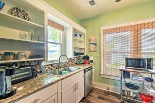 Quaint Galveston Vacation Home - Central Location! - 2