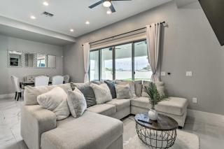 Indoor and Outdoor Fun! Upscale Peoria Home - 7