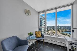 Spacious DT 2-BDR High-rise with view, pool, gym - 1