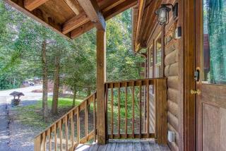 Awesome Honey Bear, You Get 1089 of FREE Attraction tickets for each paid day, Dollywood and More! - Sevierville - 9
