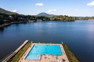 Brookside Lodge - Lake Junaluska - 9