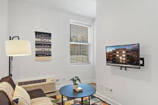 Cozy Studio Apt with In-Unit Laundry and Wi-Fi! - Montrose 111 - Chicago - 9