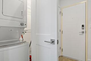 Cozy Studio Apt with In-Unit Laundry and Wi-Fi! - Montrose 111 - Chicago - 1
