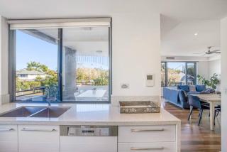 Fuller Holidays- Lot 7 - Byron Penthouse Apartment with Pool - Byron Bay - 6