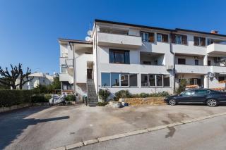 Apartments with parking space Porec - 7012 - 0