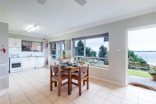 Quarterdeck 1 12 Magnus St fantastic unit with spectacular views - Nelson Bay - 4